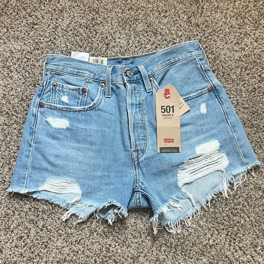 NWT Levi 501 denim shorts Women’s size 26